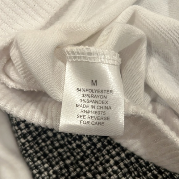 Theo & Spence Off The Shoulder White Sweater - Picture 4 of 4